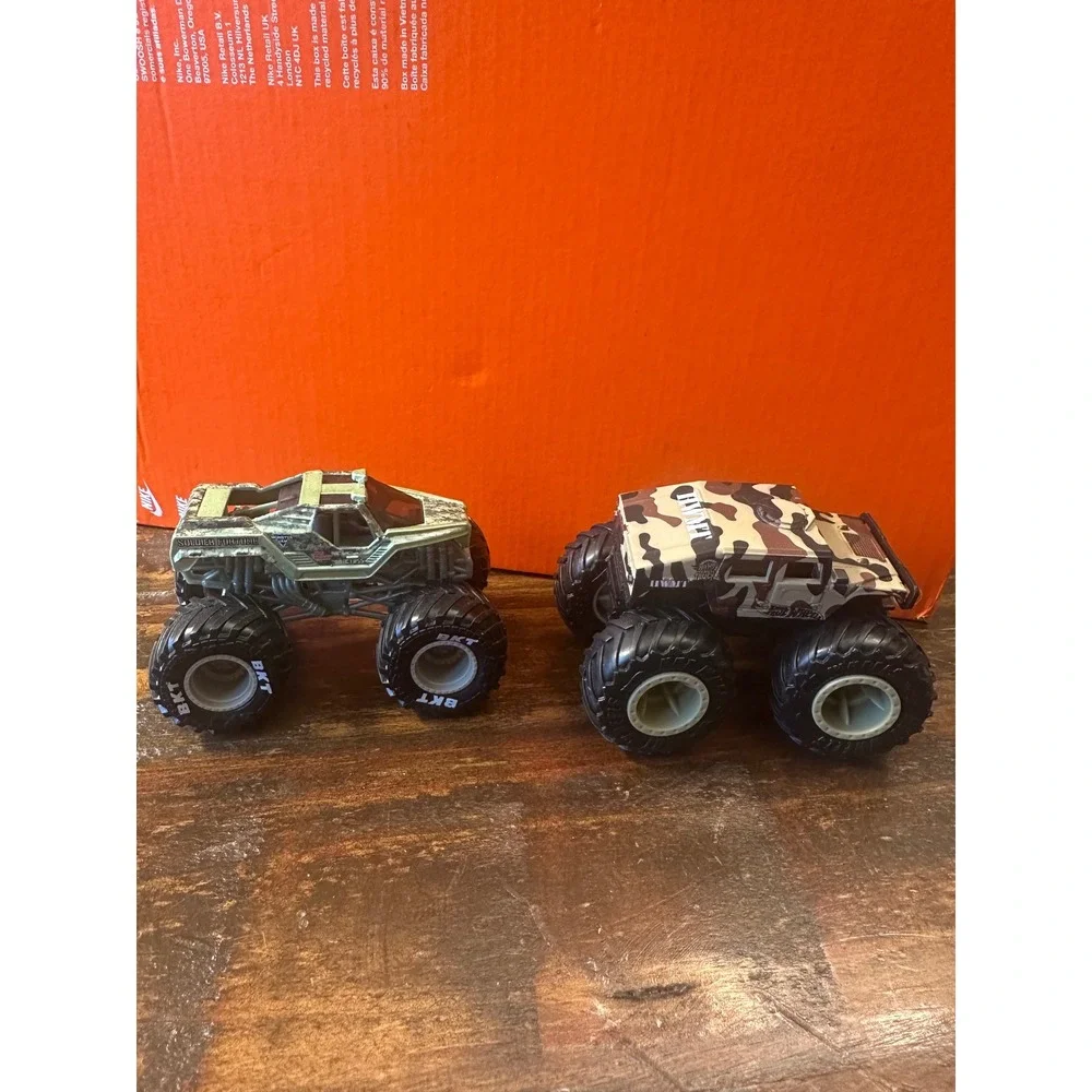 Monster Jam Soldier Fortune & Hot Wheels HWMT Humvee CamoMonster Trucks 1:64‎